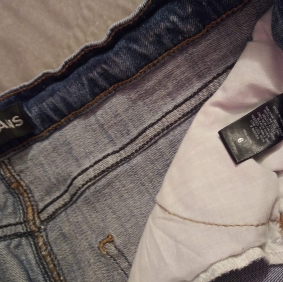 Express distressed denim pencil skirt - Picture 3 of 12